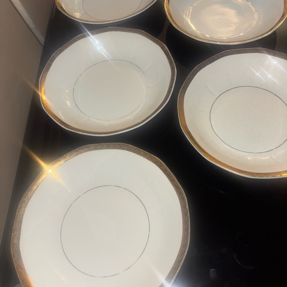 9 piece Le Roi 18kt. Gold trimmed Plate set